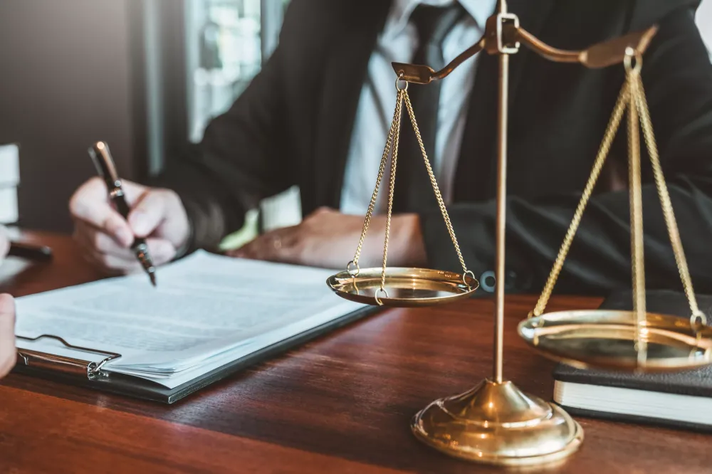 avocat-avec-client